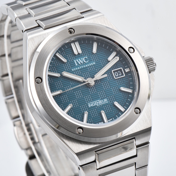 アイ・ダブリュー・シー内部構造